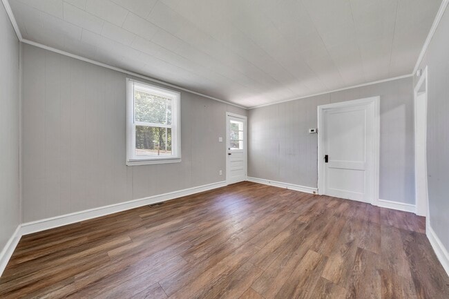 Building Photo - 1142 Sylvan Ave