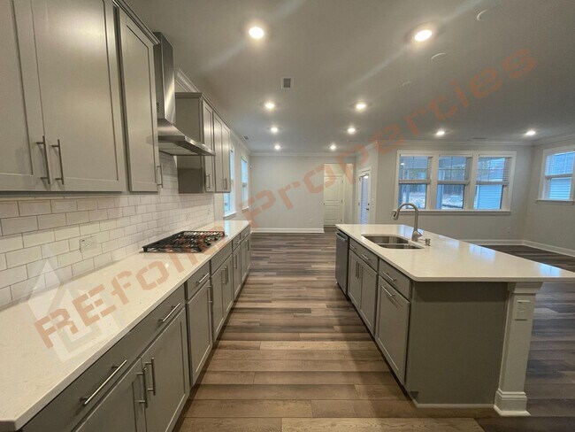 Foto del edificio - Bright & Airy 4Bedroom/3Bathroom Home with First-Floor Guest Suite + High-Speed Internet — Edge o...