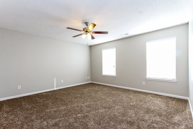 Foto del edificio - 672 Cloverfield Ln