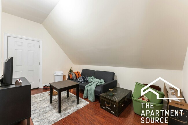 Building Photo - 2912 N Ridgeway Ave