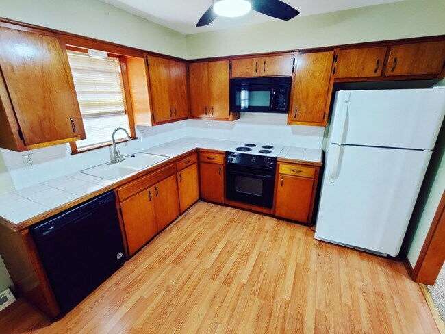 kitchen - 3837 W 11th St N