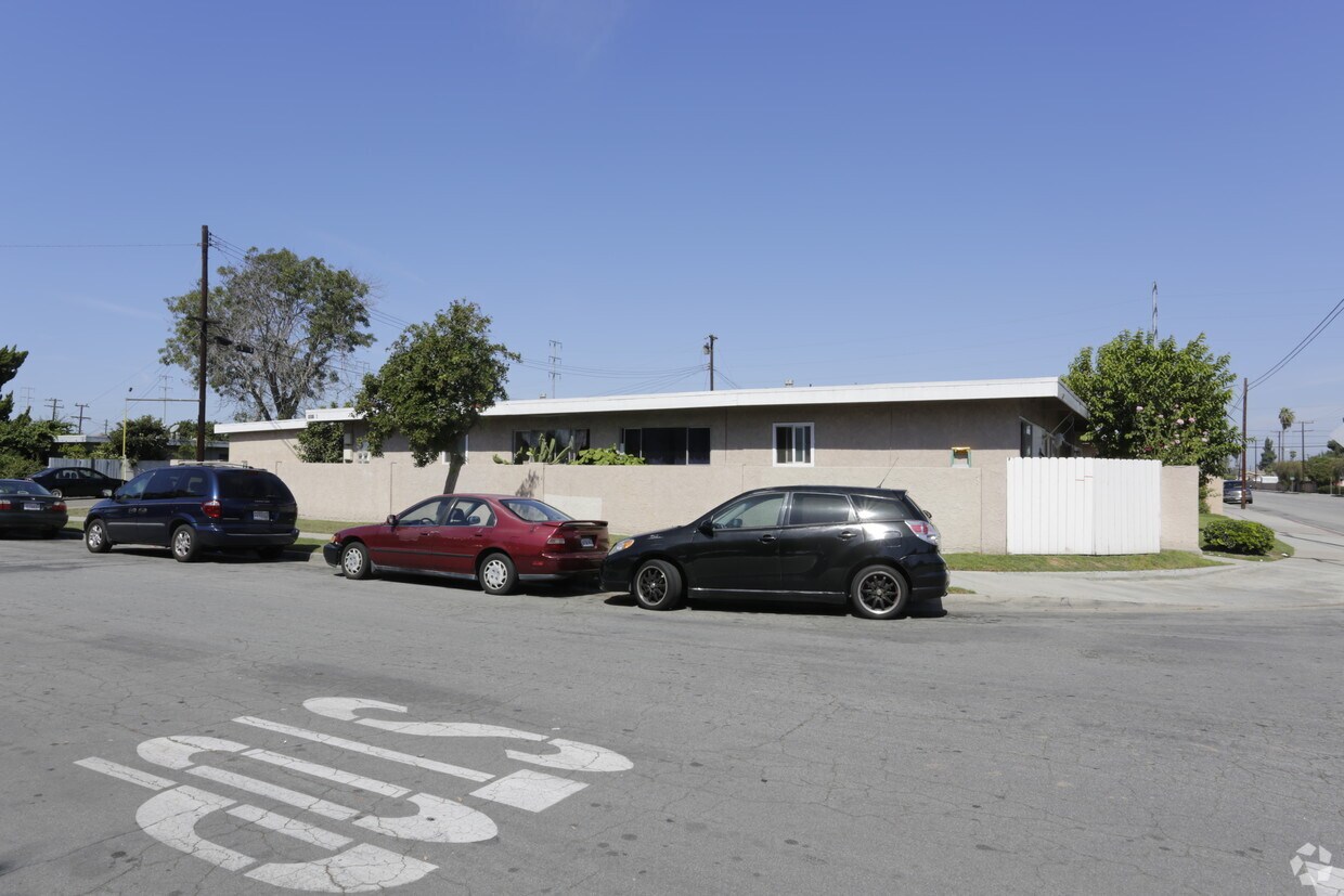 Foto principal - 16911 Newland St