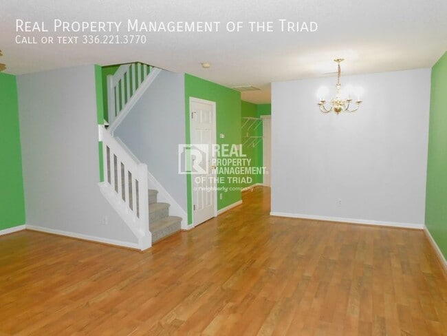 Building Photo - Great 2 Bedroom 2.5 Bath Townhome in Rache...