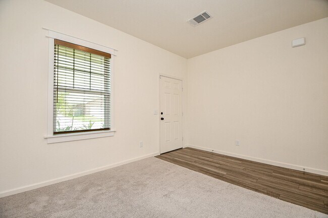 Foto del edificio - 13526 Kinsman Road