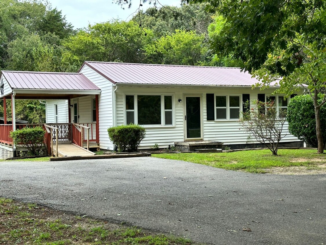 Primary Photo - 2-Bedroom Home with Fenced-In Back Yard an...