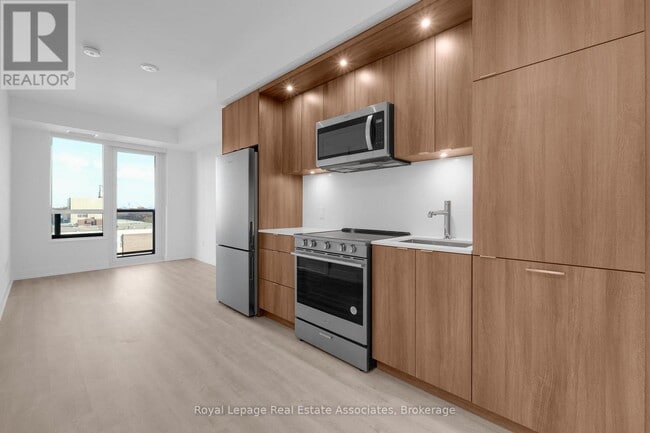 Photo du bâtiment - 60 Central Park Roadway