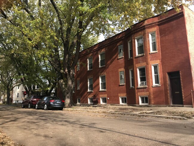 Building Photo - 5317 N Winchester Ave