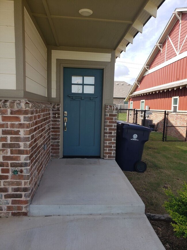 Building Photo - Welcome Home!!