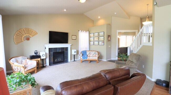 Foto del edificio - 4/2.5 home in NW Redmond with rv/boat pad ...