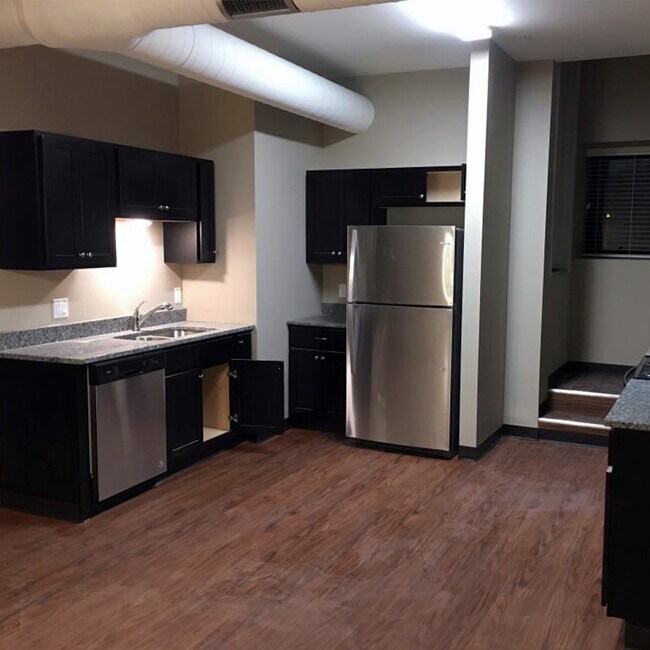 #102 - 4820 4th Ave
