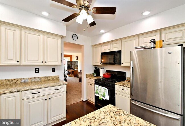 kitchen - 465 Dalkeith Ct