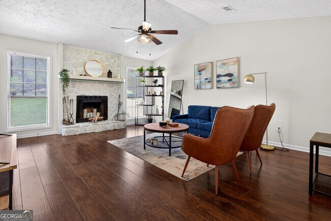 Foto del edificio - 11525 Matthews Trail