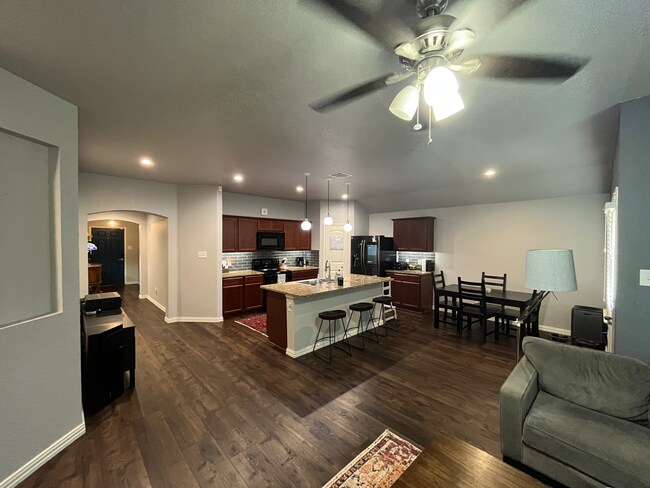 Foto del edificio - 2401 Triston St