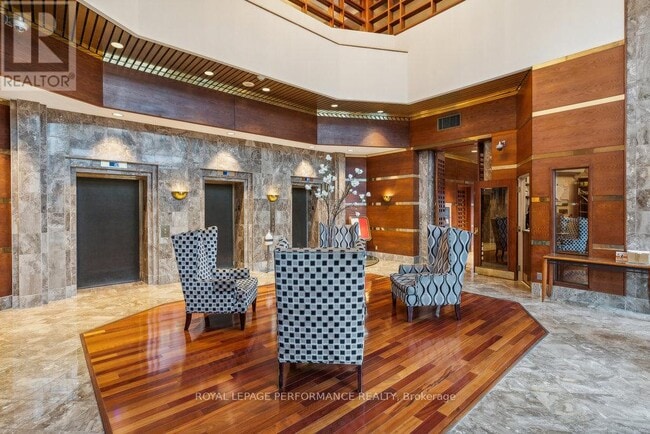 Building Photo - 160 George St