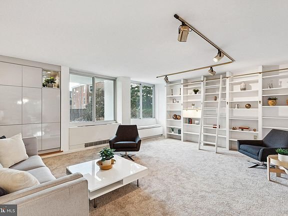 Photo - 604 S Washington Square Apartment