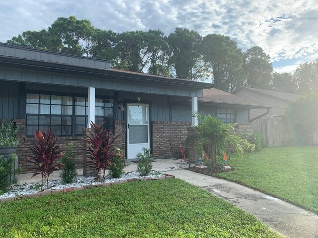 Building Photo - 3804 Lake Dr