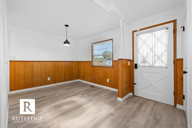 Foto del edificio - Spacious Corner Lot Home