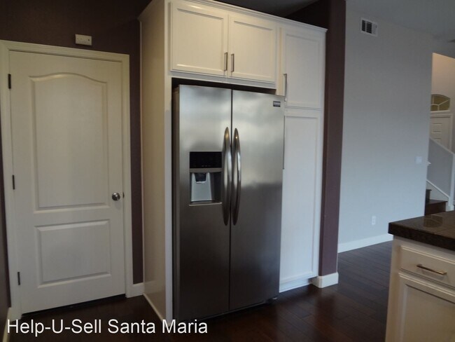 Building Photo - 3 br, 2.5 bath House - 1611 Belmont Court