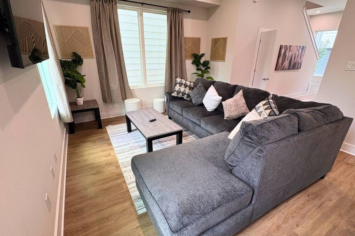 Foto principal - 835E Dorchester St