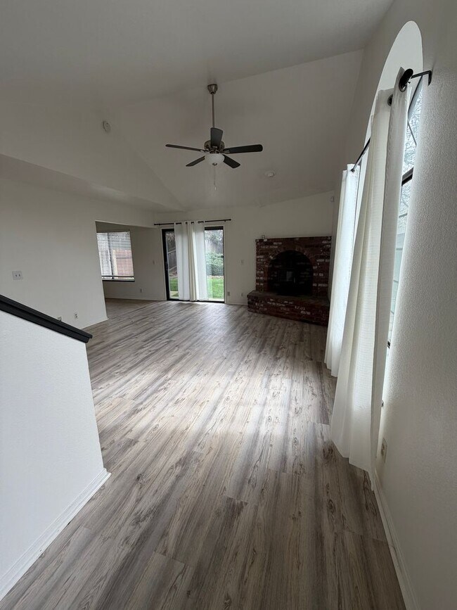 Foto del edificio - 3 Bedroom Home in Cameron Park