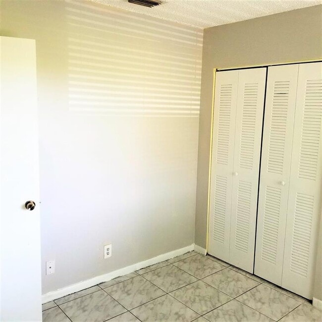 Foto del edificio - 11403 NW 35th St