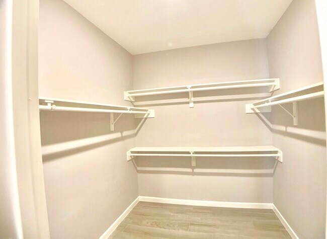 Building Photo - 3609 Tinsley Ave Unit 1