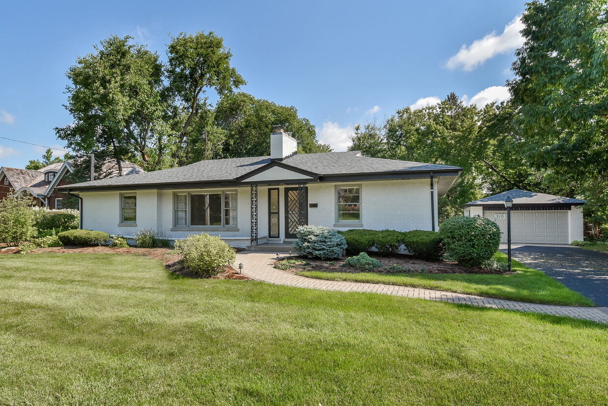 Primary Photo - 319 N Park Blvd