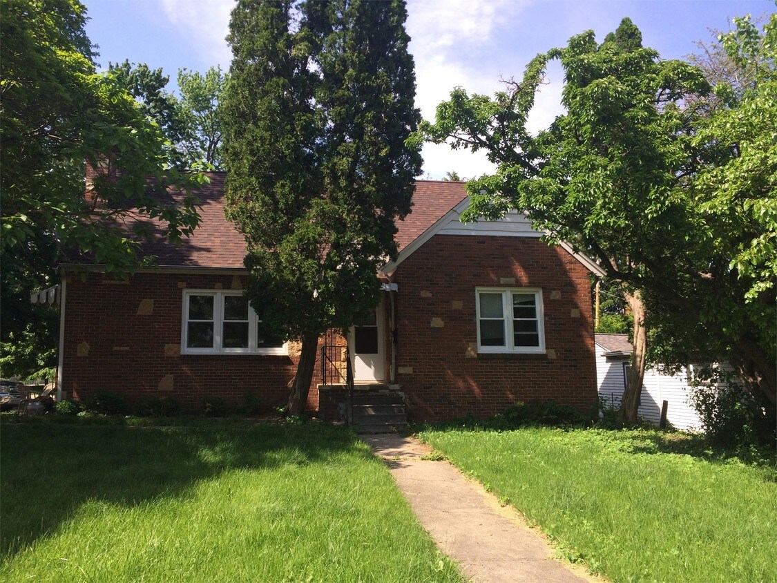 Foto principal - 112 W Ells Ave