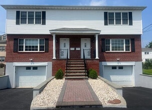 Building Photo - 136 Bradford St