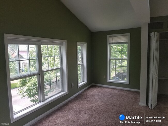 Building Photo - 2 br, 1 bath Townhome - 1815 W 47th St Apt 2