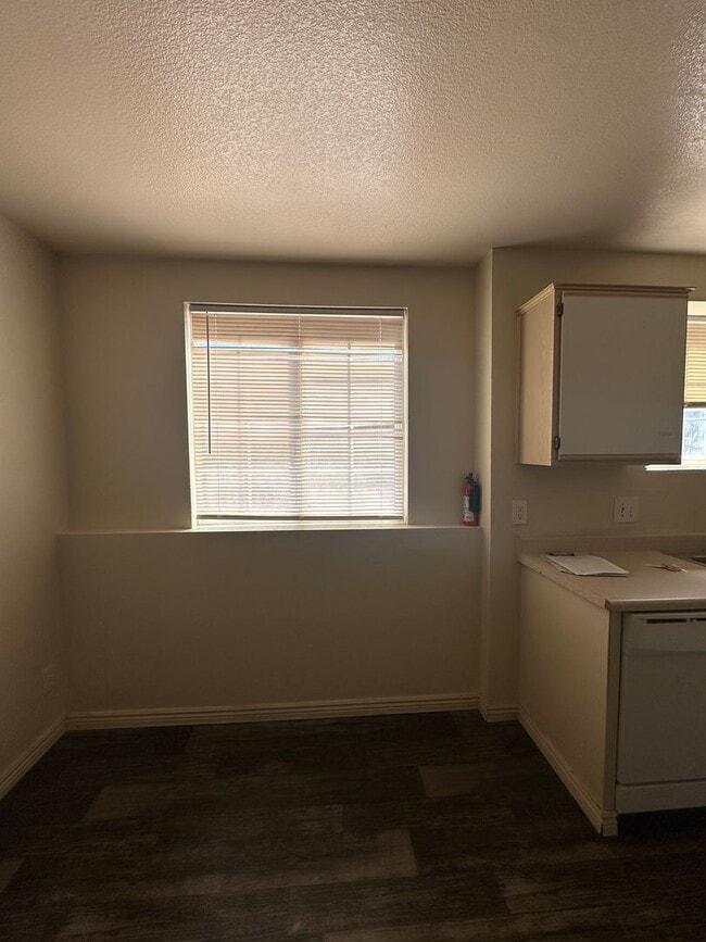 Building Photo - 4-bedroom, 2-bath apartment in Cedar City fourplex