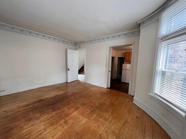 Building Photo - 137 E Gorham St