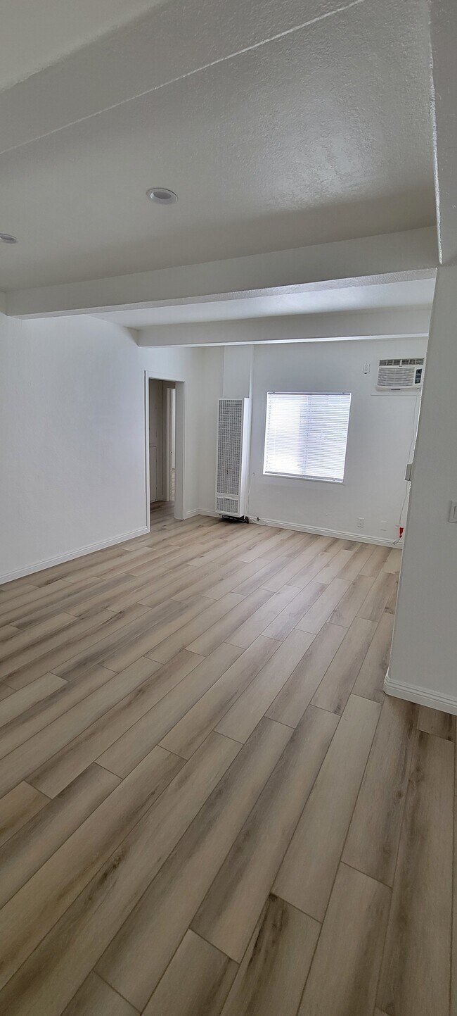 Foto del edificio - 5230 Ithaca Ave