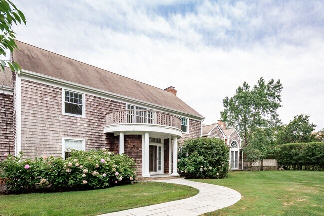 Building Photo - 460 Butter Ln