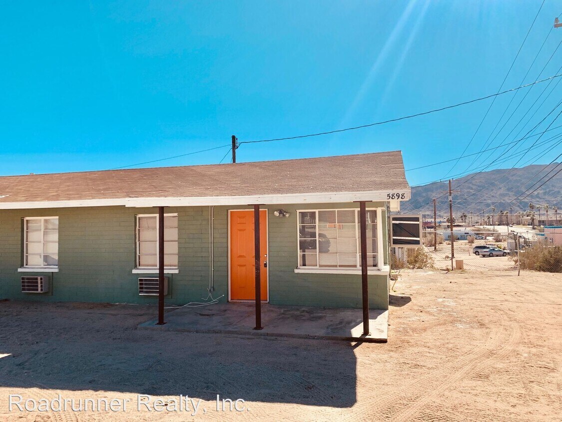 Primary Photo - 5892-5898 Ocotillo Ave