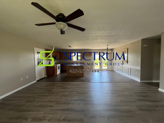 Building Photo - 3 bedroom 2 bath single family home