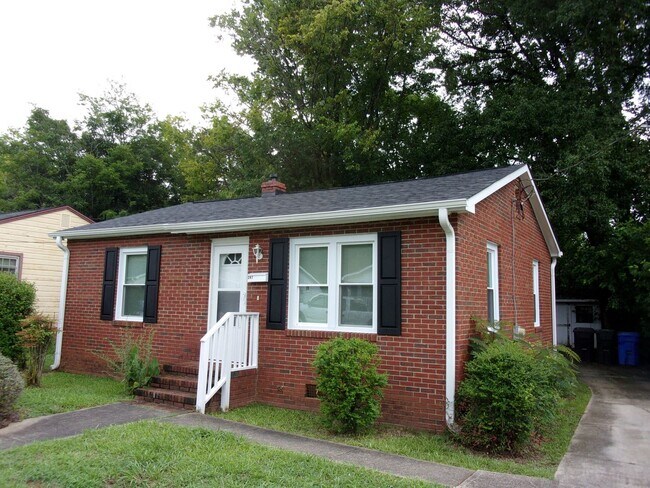 Building Photo - Beautifully Renovated 2 Bedroom 1 Bath Brick Home