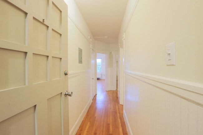 Entry Hallway - 1450 Washington St