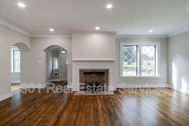 Building Photo - 2115 Hallwood Dr