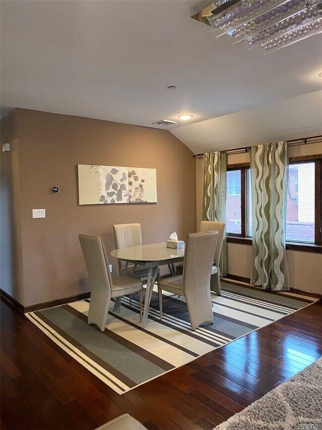 Foto del edificio - 64-61 232nd St