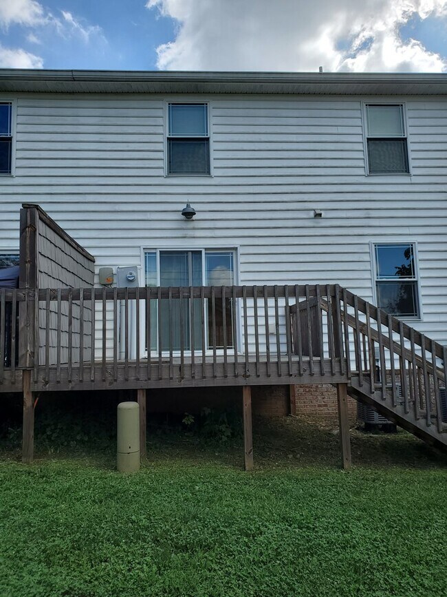 Building Photo - 103 Smartview Ln