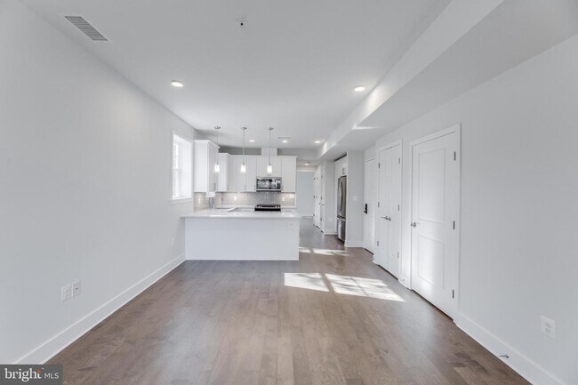 Building Photo - 2201 40th Pl NW