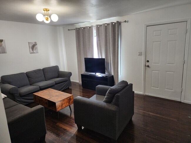 Foto del edificio - 7618 Umatilla St