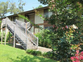 Building Photo - 740 Pointe Ct