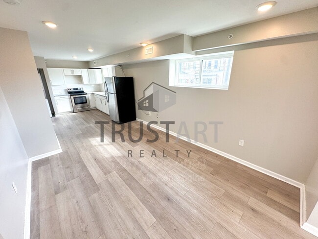 Building Photo - 5448 Springfield Ave