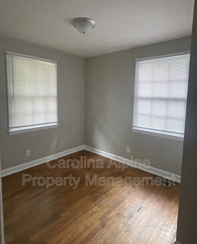 Building Photo - 2512 Finchley Dr