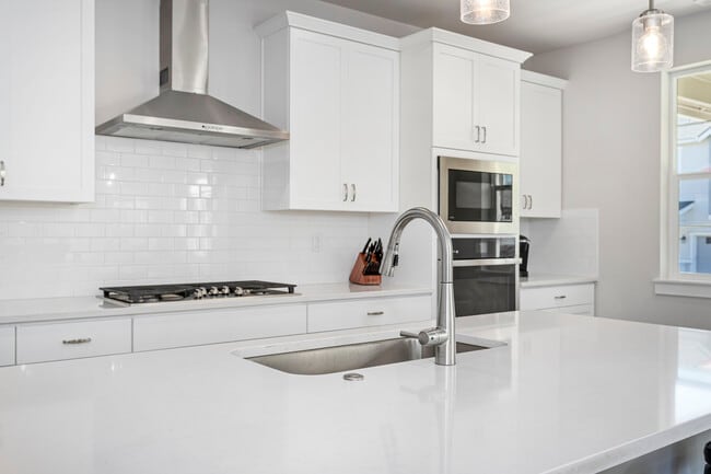 Kitchen - 6533 SW Lupine Ln