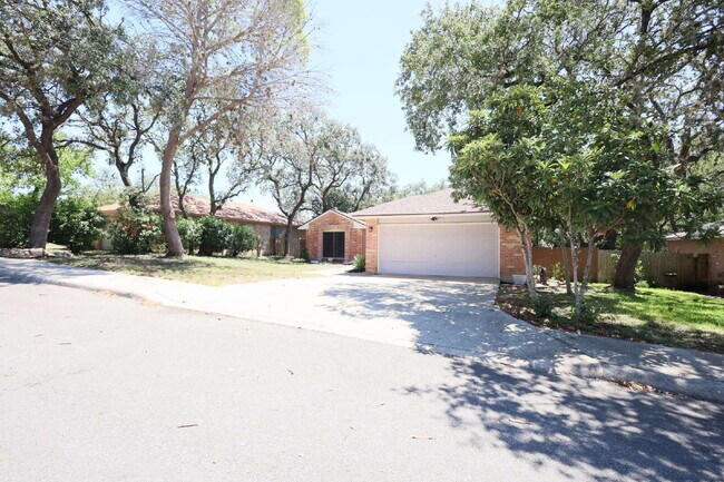 Building Photo - Updated 3 Bed / 2 Bath One-Story Home in S...