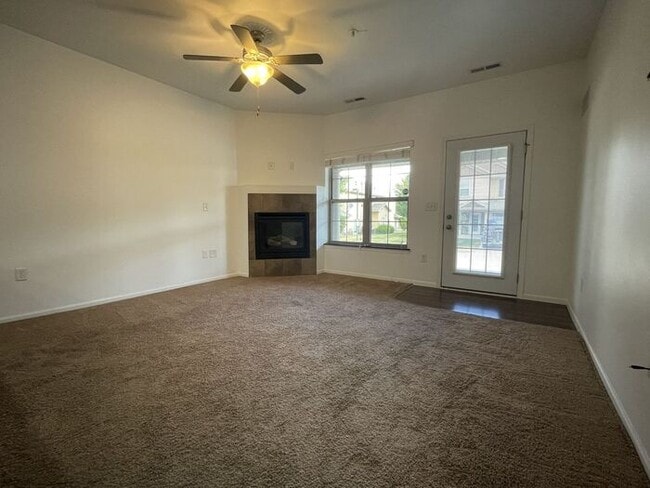 Foto del edificio - $2,100 | 3 Bedroom, 2.5 Bathroom Town Home | Pets Allowed | Available for August 1st Move-In!