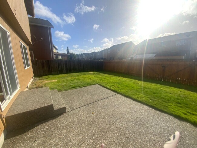 Foto del edificio - *** NEW RENT SPECIAL - $750 OFF FIRST MONTH'S RENT! *** Beautiful Spanaway Home! Apply Today